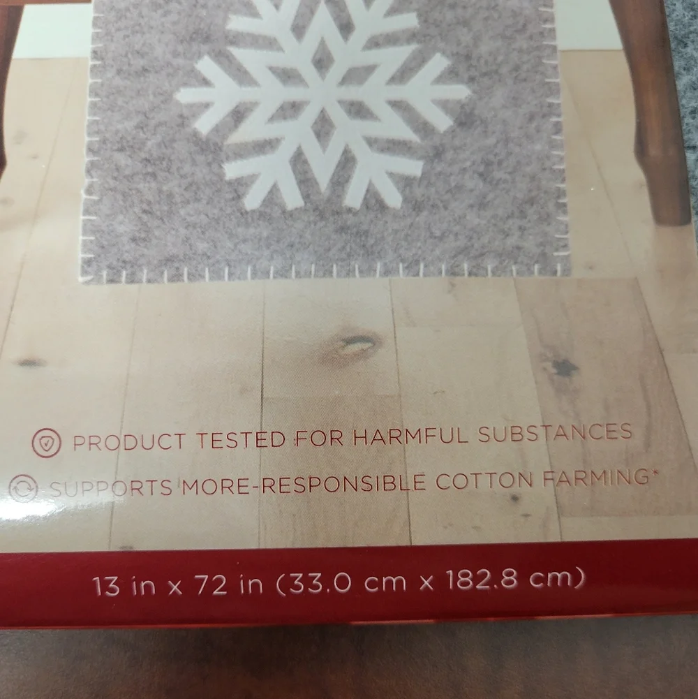 Festive Gray & White Snowflake Table Runner 13 In X 72 In Nwt